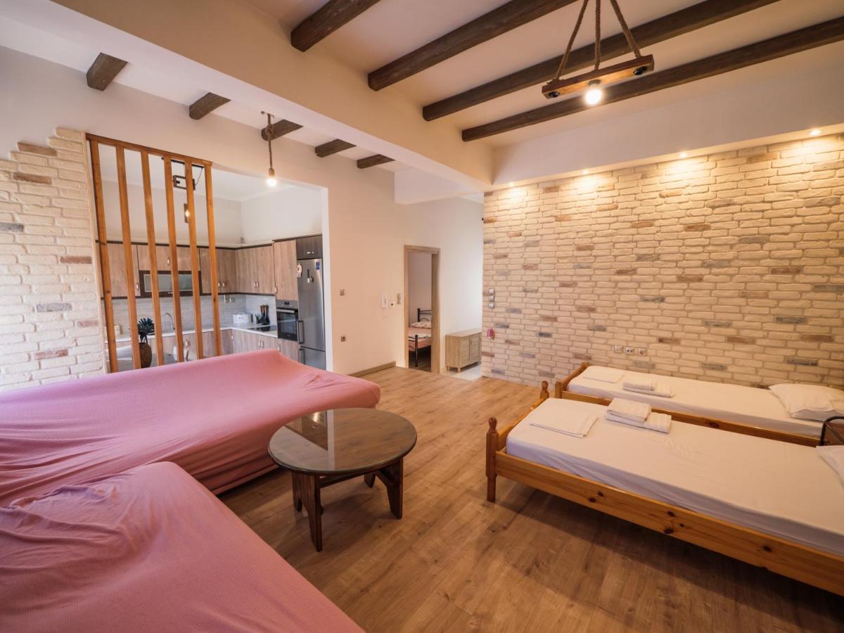 Kellys Cozy One Bedroom House Next To The Beach Ikonomianika Extérieur photo