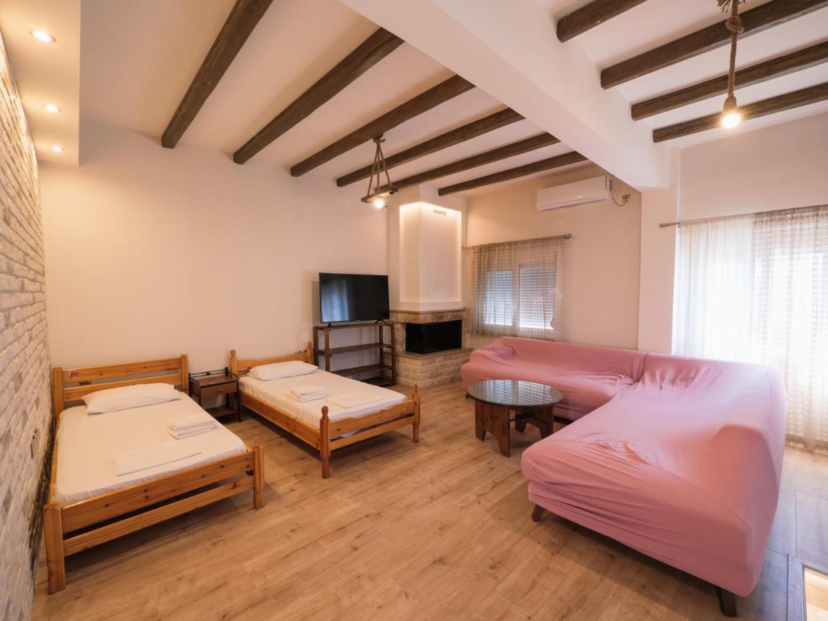 Kellys Cozy One Bedroom House Next To The Beach Ikonomianika Extérieur photo